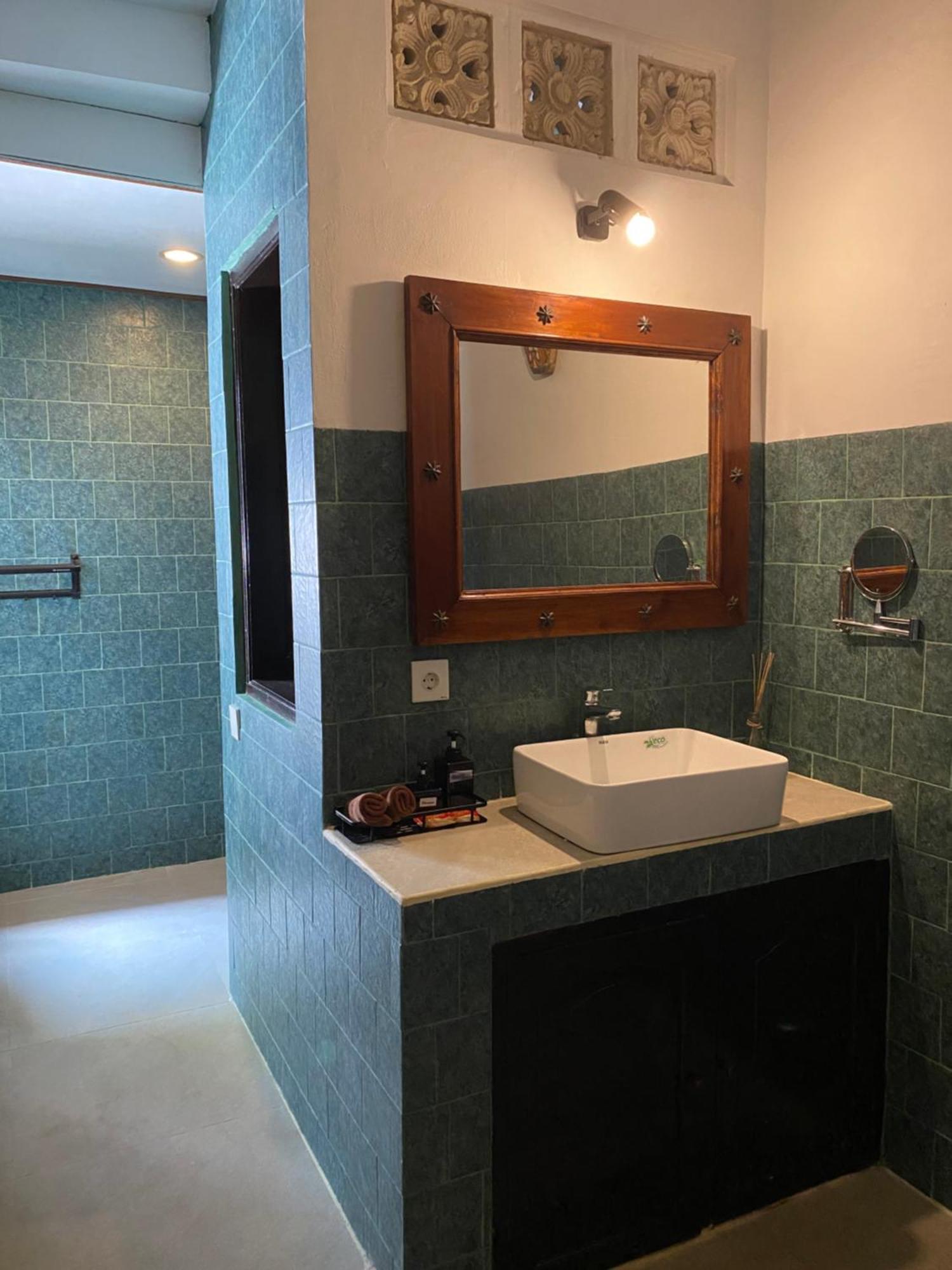 Puri Ayu Hotel Canggu Eksteriør billede
